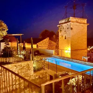 La Tour Carrée Couette-café Châteauneuf-de-Gadagne